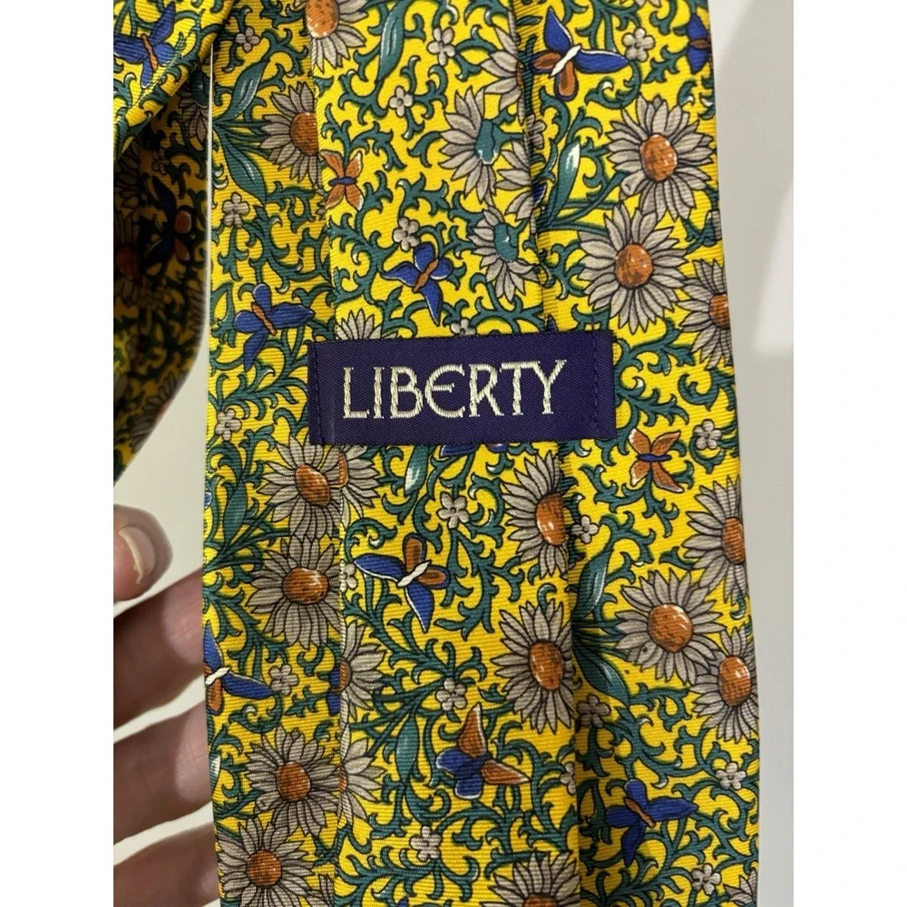 VTG LIBERTY OF LONDON Silk‎ Tie Daisy Butterflies Yellow
